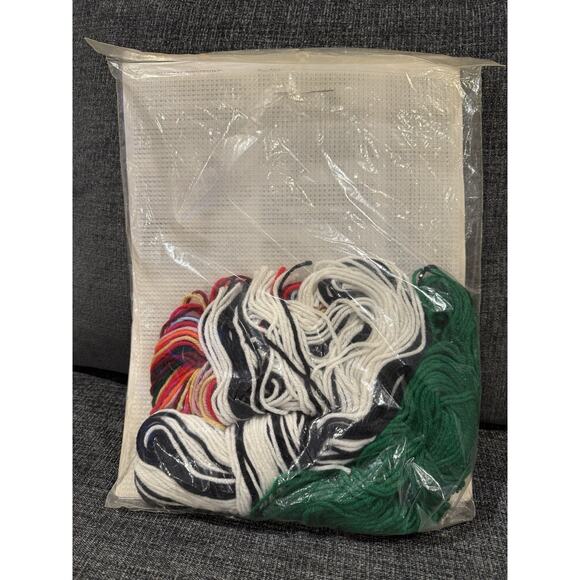 Vintage Hobby Kraft Plastic Canvas Wall Door Decoration Snowman face Christmas - Picture 4 of 4